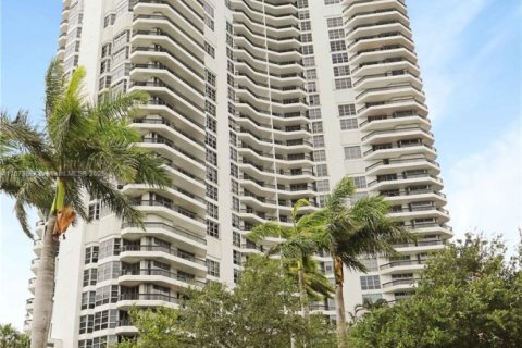 Condo in Aventura, Florida, 2 bedrooms  № 1926880 - photo 1