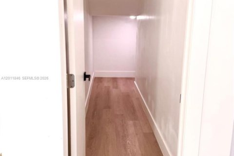 House in Miami, Florida 3 bedrooms № 2074894 - photo 15