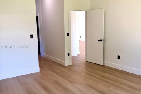 House in Miami, Florida 3 bedrooms № 2074894 - photo 13