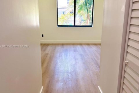 House in Miami, Florida 3 bedrooms № 2074894 - photo 11