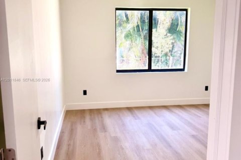 House in Miami, Florida 3 bedrooms № 2074894 - photo 12