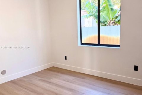House in Miami, Florida 3 bedrooms № 2074894 - photo 4