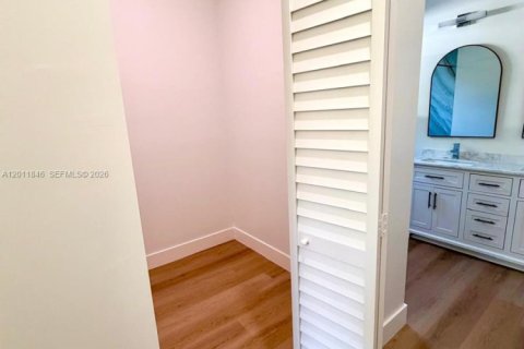 House in Miami, Florida 3 bedrooms № 2074894 - photo 9