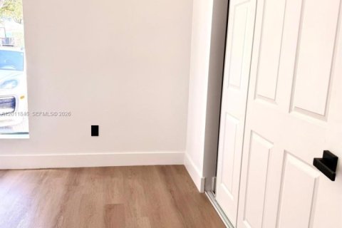 House in Miami, Florida 3 bedrooms № 2074894 - photo 6