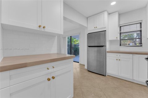 Casa en alquiler en Oakland Park, Florida, 3 dormitorios, 116.13 m2 № 1995211 - foto 3