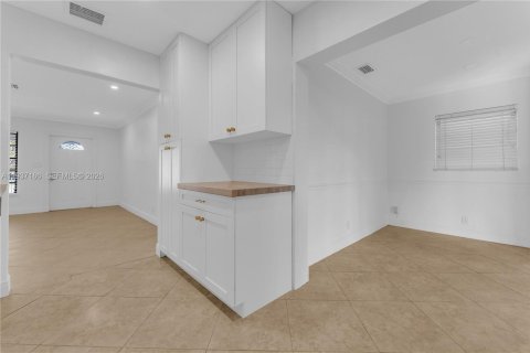 Casa en alquiler en Oakland Park, Florida, 3 dormitorios, 116.13 m2 № 1995211 - foto 8