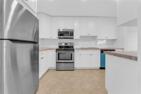 Casa en alquiler en Oakland Park, Florida, 3 dormitorios, 116.13 m2 № 1995211 - foto 6