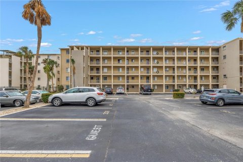 Copropriété à louer à Bradenton, Floride: 2 chambres, 106.28 m2 № 1886297 - photo 1