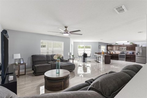 House in Gibsonton, Florida 3 bedrooms, 258.27 sq.m. № 1914709 - photo 8