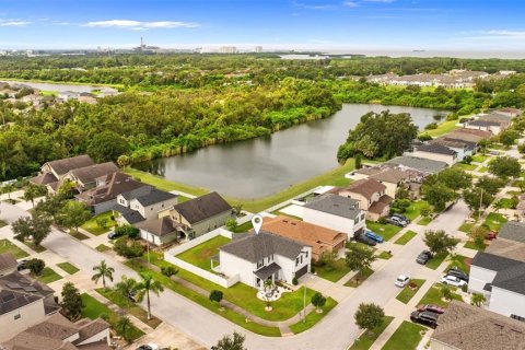 House in Gibsonton, Florida 3 bedrooms, 258.27 sq.m. № 1914709 - photo 21