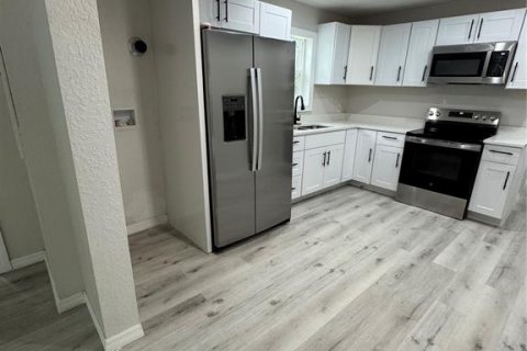 Купить виллу или дом в Лейк-Уэльс, Флорида 7 комнат, 107.02м2, № 1808861 - фото 8