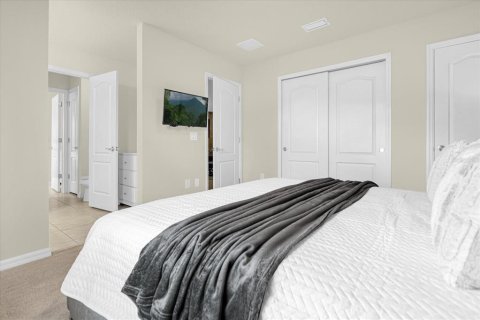 House in Kissimmee, Florida 8 bedrooms, 375.42 sq.m. № 2101592 - photo 30