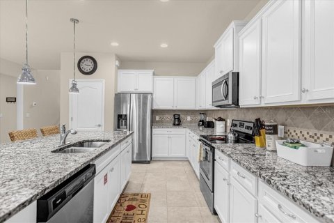 House in Kissimmee, Florida 8 bedrooms, 375.42 sq.m. № 2101592 - photo 9
