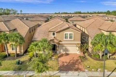 House in Kissimmee, Florida 8 bedrooms, 375.42 sq.m. № 2101592 - photo 2