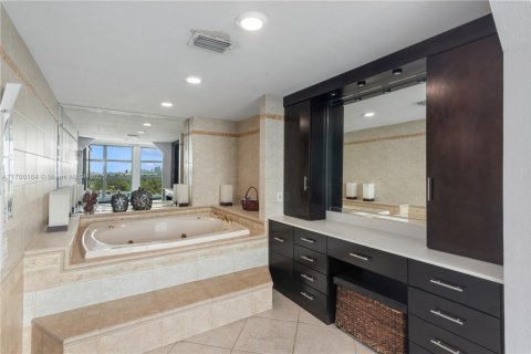 Copropriété à vendre à Miami Beach, Floride: 2 chambres, 154.22 m2 № 1936708 - photo 12