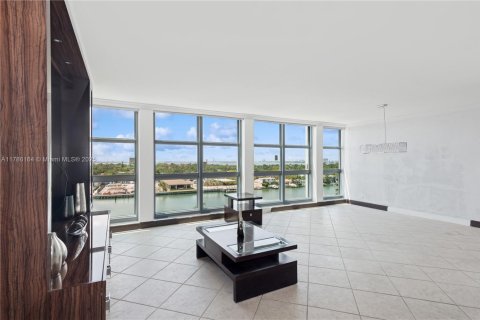 Copropriété à vendre à Miami Beach, Floride: 2 chambres, 154.22 m2 № 1936708 - photo 2
