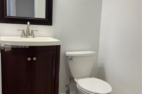 Condo in Hollywood, Florida, 1 bedroom  № 1933118 - photo 8