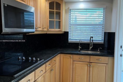 Condo in Hollywood, Florida, 1 bedroom  № 1933118 - photo 6