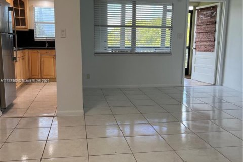 Condo in Hollywood, Florida, 1 bedroom  № 1933118 - photo 4