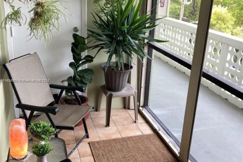 Condo in Hollywood, Florida, 1 bedroom  № 1933118 - photo 2