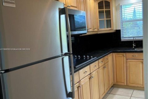 Condo in Hollywood, Florida, 1 bedroom  № 1933118 - photo 7