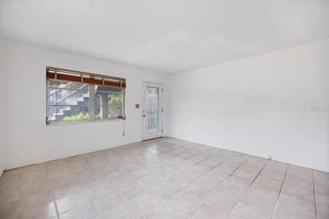 Condo in Saint Petersburg, Florida, 1 bedroom № 2223229 - photo 5