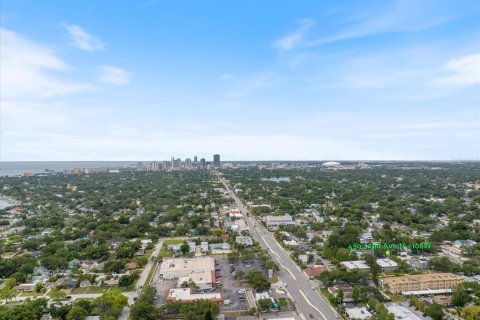 Condo in Saint Petersburg, Florida, 1 bedroom № 2223229 - photo 18