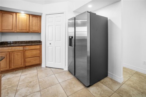 Casa en venta en Cape Coral, Florida, 4 dormitorios, 174.66 m2 № 2030556 - foto 13