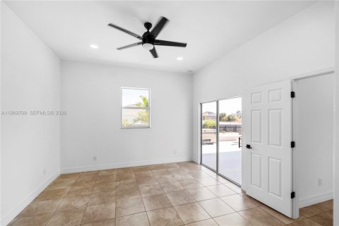 Casa en venta en Cape Coral, Florida, 4 dormitorios, 174.66 m2 № 2030556 - foto 24