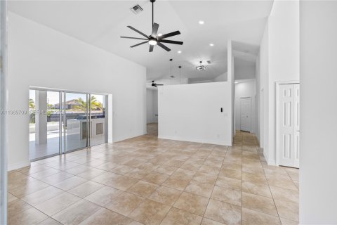 Casa en venta en Cape Coral, Florida, 4 dormitorios, 174.66 m2 № 2030556 - foto 12