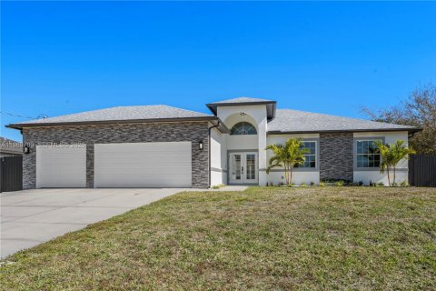 Casa en venta en Cape Coral, Florida, 4 dormitorios, 174.66 m2 № 2030556 - foto 2