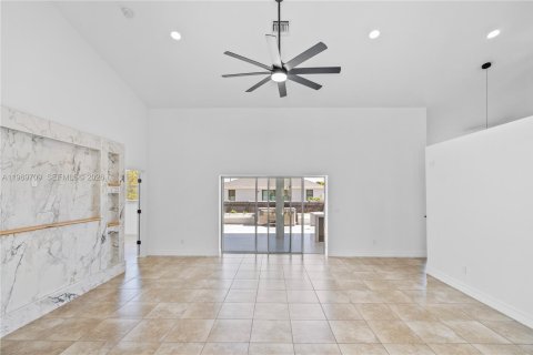 Casa en venta en Cape Coral, Florida, 4 dormitorios, 174.66 m2 № 2030556 - foto 9