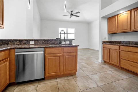Casa en venta en Cape Coral, Florida, 4 dormitorios, 174.66 m2 № 2030556 - foto 14