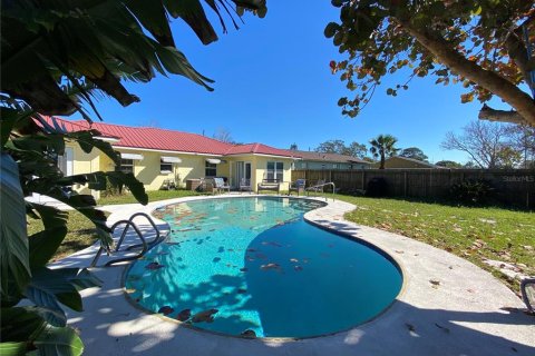 House in Edgewater, Florida 4 bedrooms, 137.5 sq.m. № 262225 - photo 23