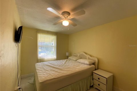 House in Edgewater, Florida 4 bedrooms, 137.5 sq.m. № 262225 - photo 16