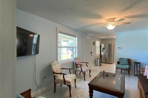 House in Edgewater, Florida 4 bedrooms, 137.5 sq.m. № 262225 - photo 6