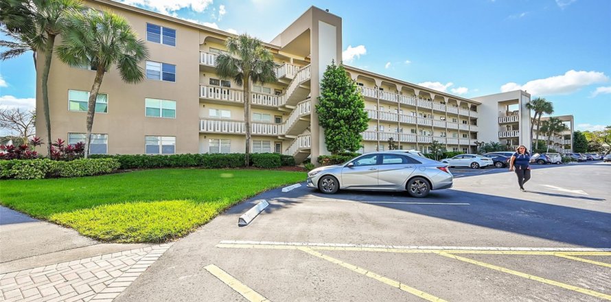 Condo in Coconut Creek, Florida, 2 bedrooms № 1104736