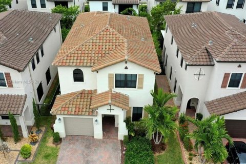 Casa en venta en Hialeah, Florida, 4 dormitorios, 226.03 m2 № 1748682 - foto 7