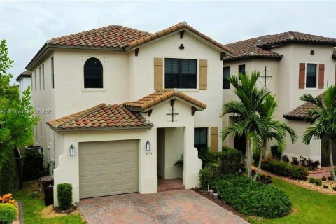 Casa en venta en Hialeah, Florida, 4 dormitorios, 226.03 m2 № 1748682 - foto 8