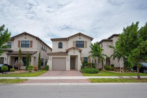 Casa en venta en Hialeah, Florida, 4 dormitorios, 226.03 m2 № 1748682 - foto 10