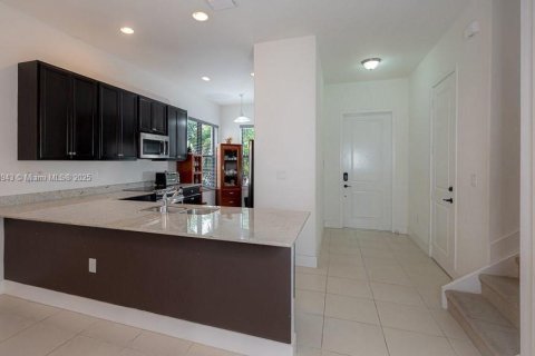 Casa en venta en Hialeah, Florida, 4 dormitorios, 226.03 m2 № 1748682 - foto 23
