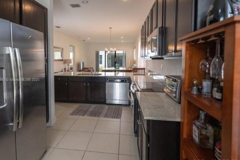 Casa en venta en Hialeah, Florida, 4 dormitorios, 226.03 m2 № 1748682 - foto 28