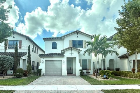 Casa en venta en Hialeah, Florida, 4 dormitorios, 226.03 m2 № 1748682 - foto 1