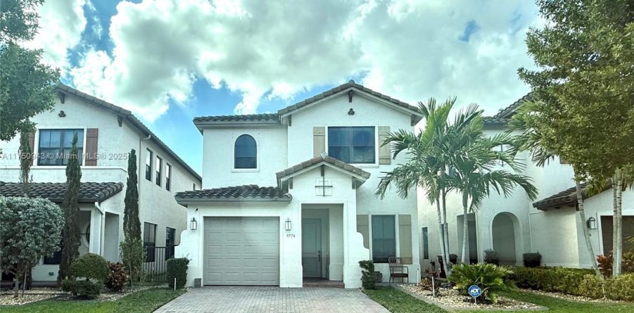 Casa en Hialeah, Florida 4 dormitorios, 226.03 m2 № 1748682