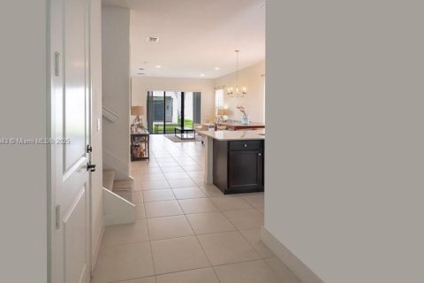 Casa en venta en Hialeah, Florida, 4 dormitorios, 226.03 m2 № 1748682 - foto 19
