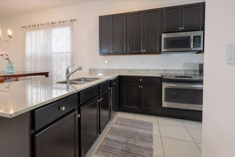 Casa en venta en Hialeah, Florida, 4 dormitorios, 226.03 m2 № 1748682 - foto 22