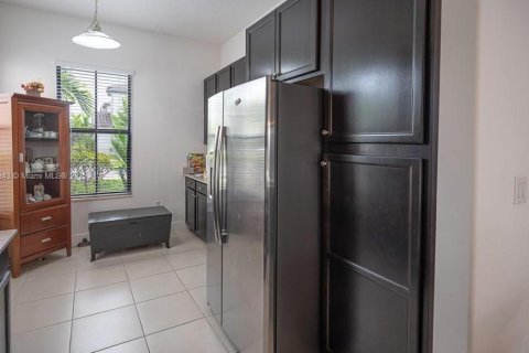 Casa en venta en Hialeah, Florida, 4 dormitorios, 226.03 m2 № 1748682 - foto 27