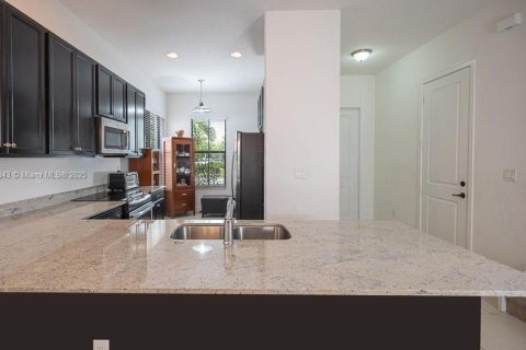 Casa en venta en Hialeah, Florida, 4 dormitorios, 226.03 m2 № 1748682 - foto 24