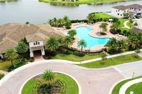 Casa en venta en Hialeah, Florida, 4 dormitorios, 226.03 m2 № 1748682 - foto 16