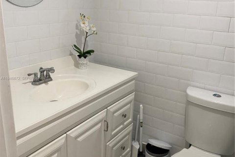 Снять в аренду кондоминиум в Халландейл-Бич, Флорида 50.63м2, № 2004822 - фото 12